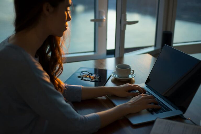 How to Buy an Argumentative Essay Online and Not Get Scammed?